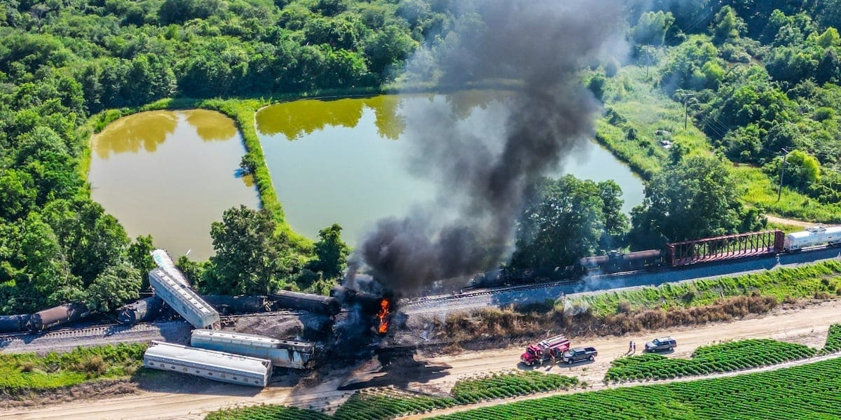 Train derails in Tallahatchie Co.