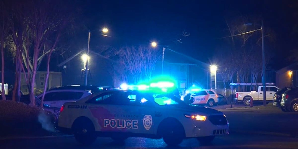 Apartment resident shoots, kills man during break-in